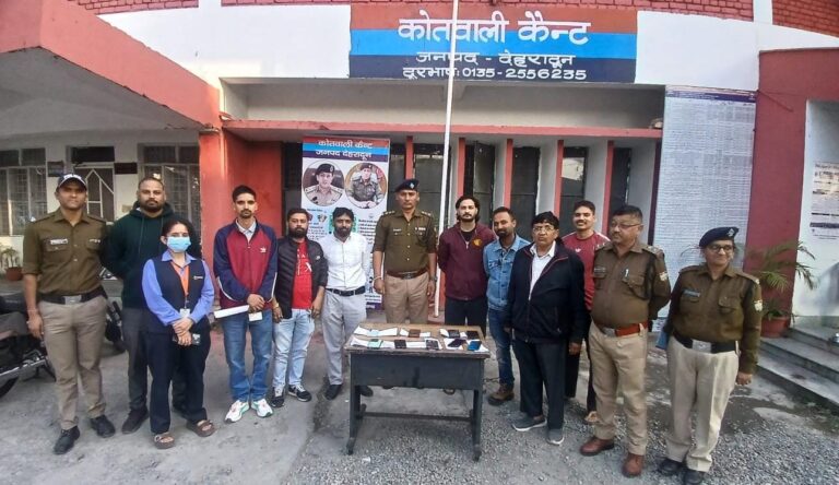देहरादून पुलिस ने बरामद किए 8 गुम हुए मोबाइल फोन, मालिकों को लौटाई उनकी खोई संपत्ति