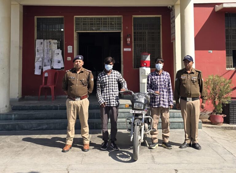 देहरादून में बाइक चोरी का खुलासा, दिल्ली के दो युवक गिरफ्तार; चोरी की स्प्लेंडर बाइक बरामद