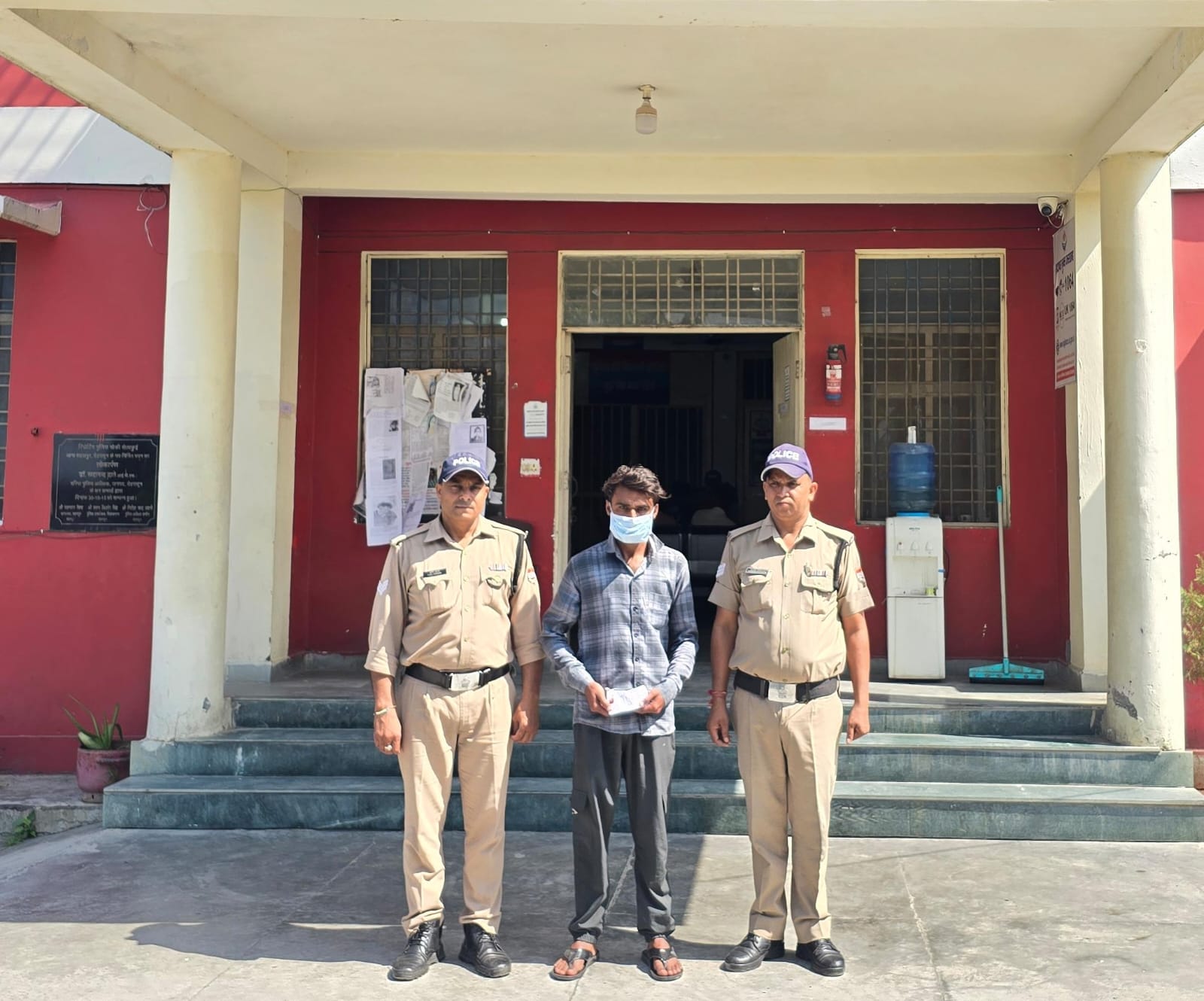 डिलीवरी बॉय की आड़ में स्मैक की सप्लाई, सेलाकुई पुलिस ने आरोपी को दबोचा