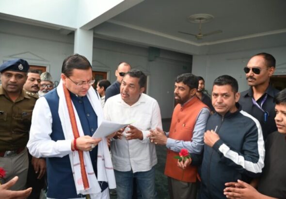 मुख्यमंत्री धामी ने सुनीं जनसमस्याएं, अधिकारियों को दिए त्वरित समाधान के निर्देश